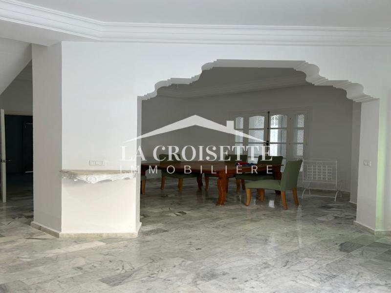 Villa S+4 avec piscine à La Marsa 